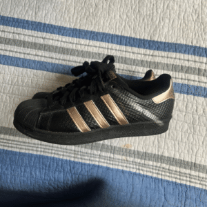 01. Adidas Superstar - (Women's/Mint Condition)